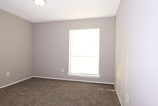 Photo - 232 Pinewood Dr