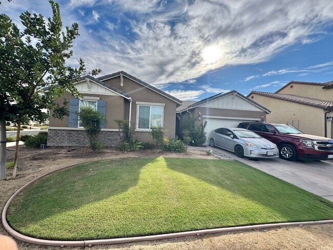 Building Photo - Don't miss the chance to view this stunnin... Rental