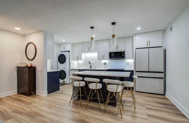 Photo - 1860 White Oak Dr Unidad 377 Rental