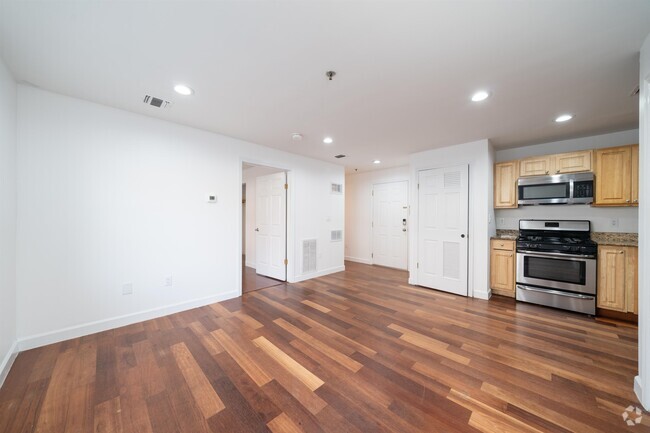 Building Photo - 413-415 9th St Unit 302 Rental