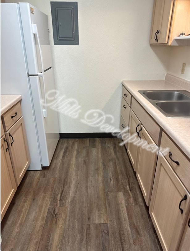 Photo - 305 W 8th St S