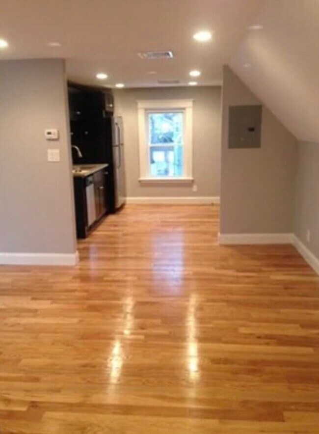 Photo - 10 Tolman St Unit 3