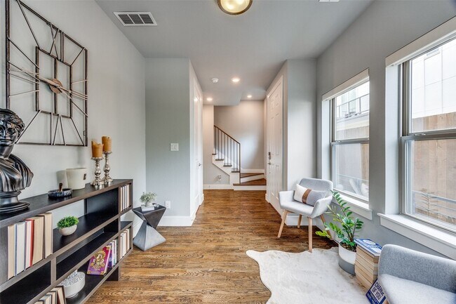 Photo - 4222 Roseland Ave