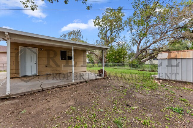 Photo - 2210 W Dallas St