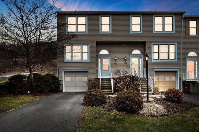 Building Photo - 1211 Meadowbrook Dr