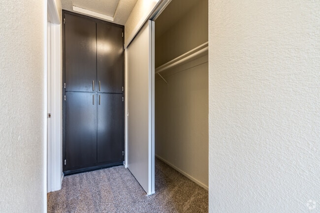 2BR, 2BA - 924SF (2) - Primary Bedroom Closet