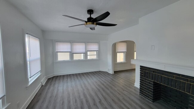 Photo - 1276 W 89th St Unidad 1274 w 89th st floor 2