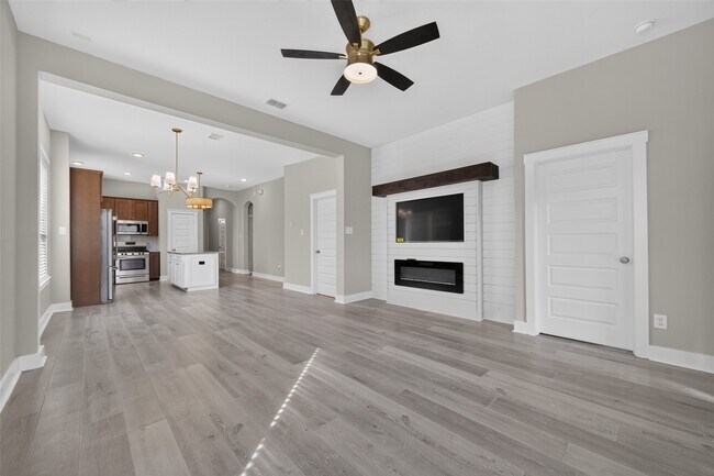 Photo - 18410 Central Creek Dr