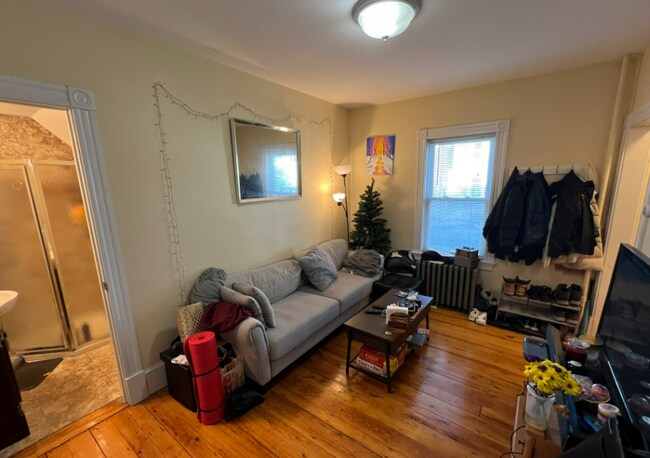 Building Photo - 6 White Street Pl Unit R Rental