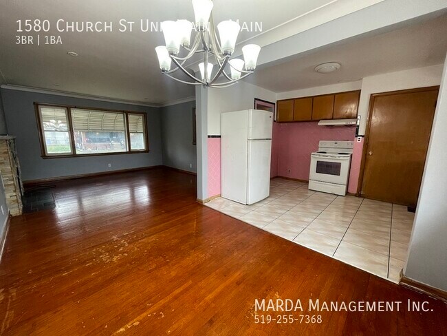 Photo - COZY 3 BED / 1 BATH UNIT IN SOUTH CENTRAL WINDSOR + 60% OF UTILITIES Unit Main