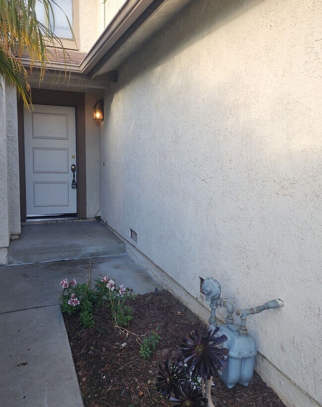 Photo - West End Ventura 3 bedroom townhome with attached garage and spacious yard