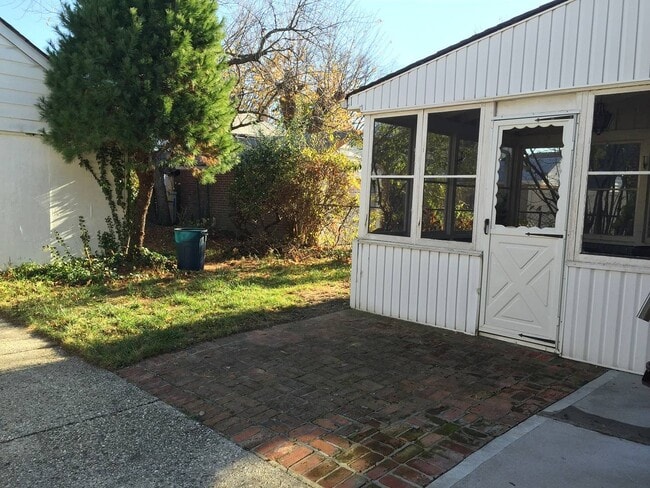 Photo - 69-51 181st St