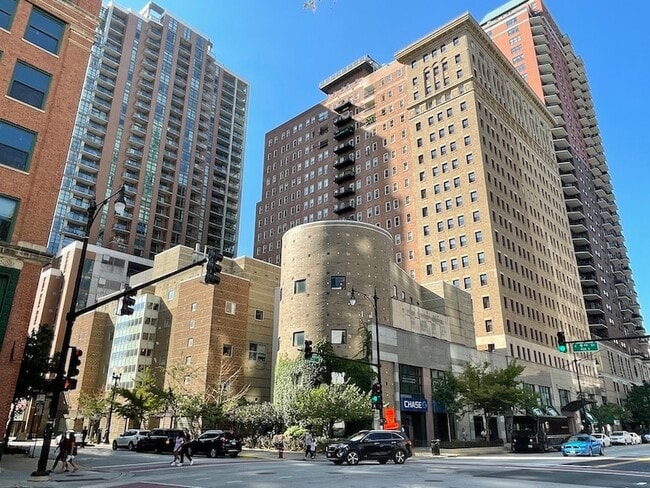 Building Photo - 40 E 9th St Unit 804