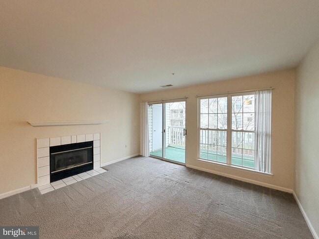 Building Photo - 3109 River Bend Ct Unit D202