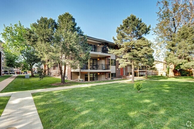 Building Photo - Updated 2 Bedroom 2 Bath Condo With Pool A...