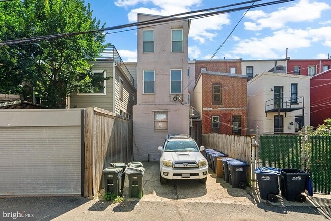 1932 15th St NW Unit 2