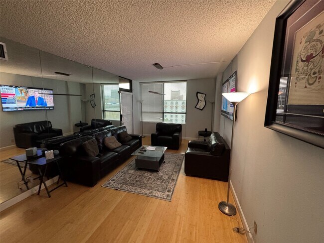 Photo - 5150 Hidalgo St