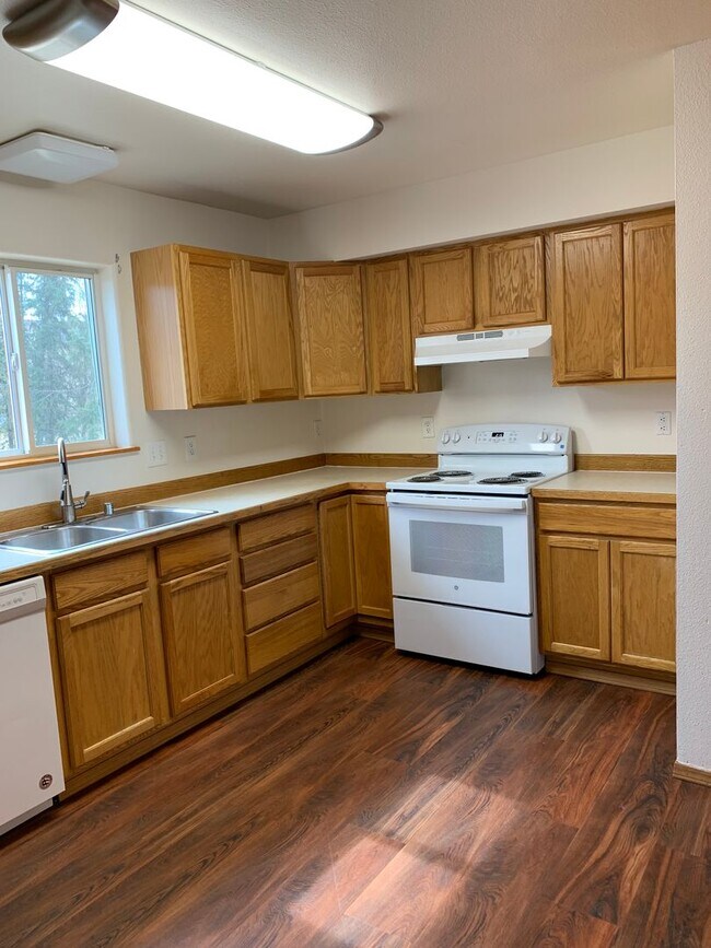 Photo - 3 Bdrm, 1 & 1/2 Ba | Muldoon & Tudor area | AVAILABLE NOW!!