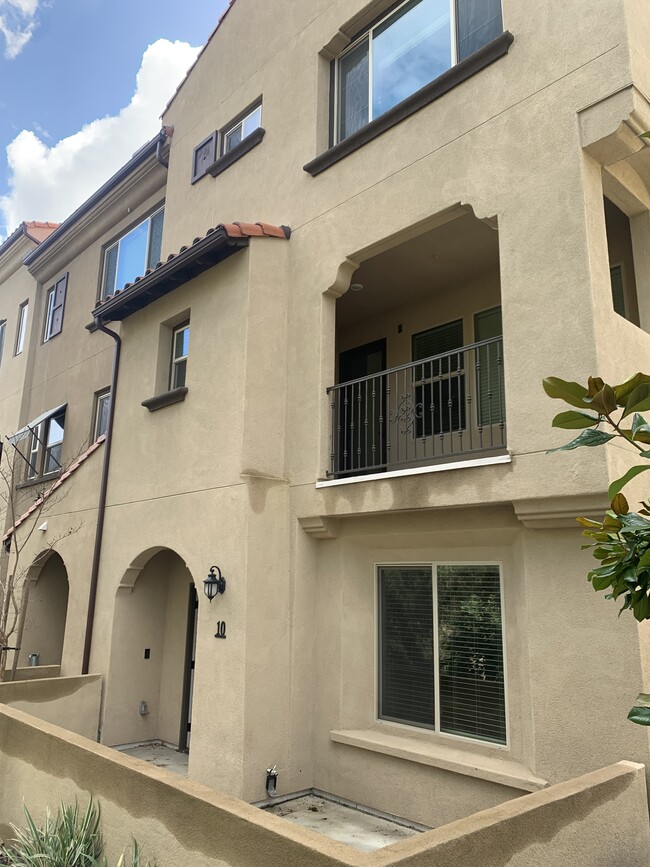 Photo - 1569 Castillo Way