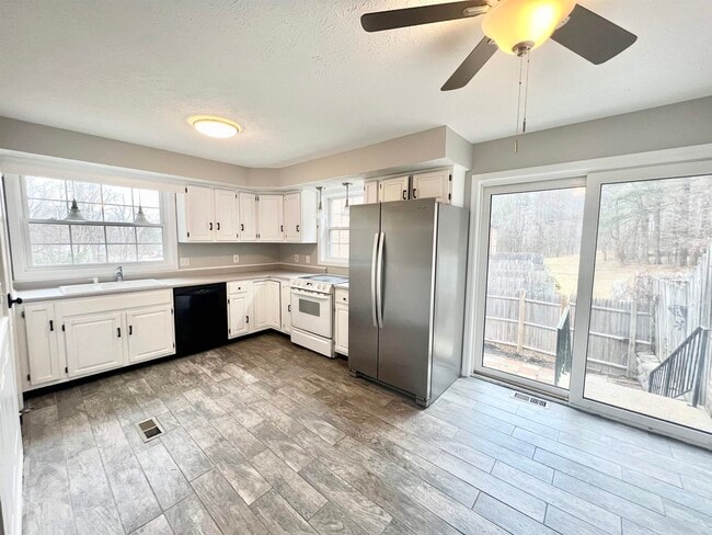 Photo - 83 Derryfield Ct