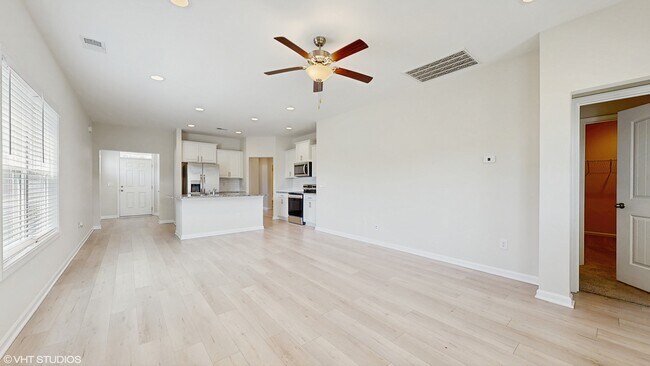 Photo - 200 Red Maple Lp