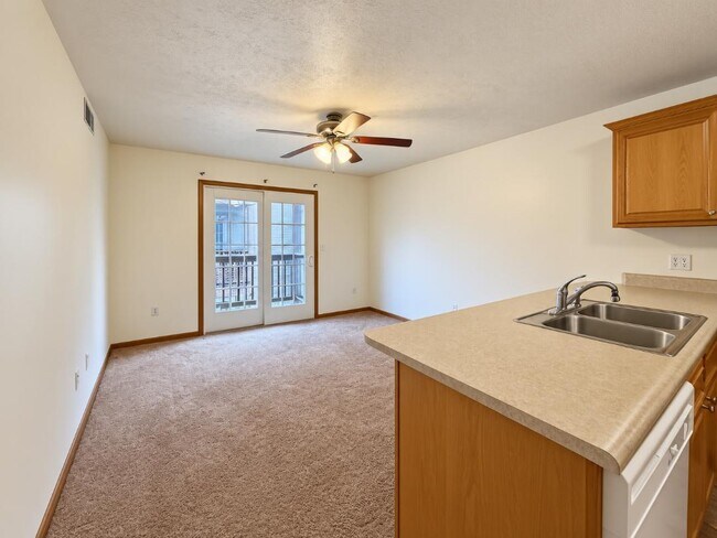 323 Creekside Dr