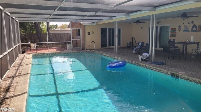 Photo - 1403 Davis Dr