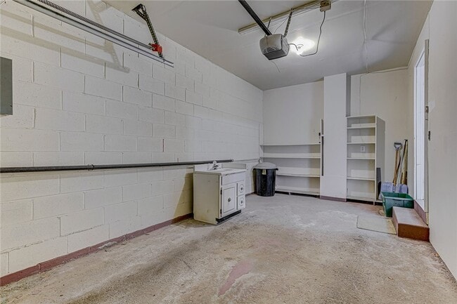Building Photo - 79 Wintergreen Way