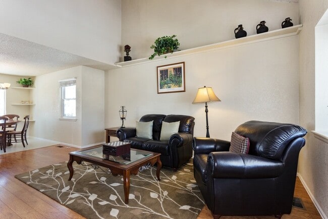 4 BED 3 BATH HOME IN FOX HILL!