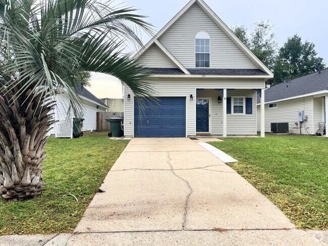 Building Photo - Introducing a Charming Home Retreat Locate...