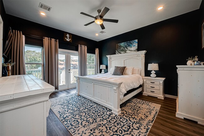 Photo - 108 Bay Oaks Dr