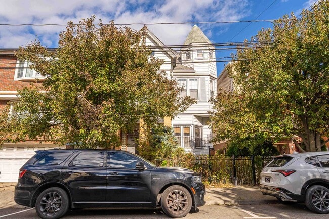 Building Photo - 124 73rd St Unit 1