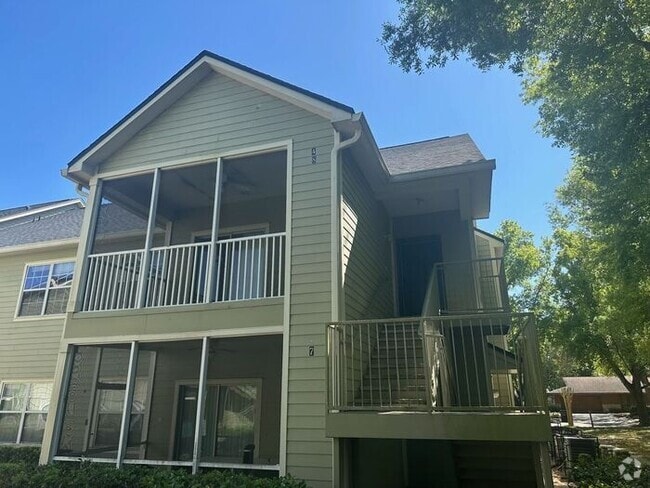 Building Photo - Beautiful 3 bed 3 bath town home