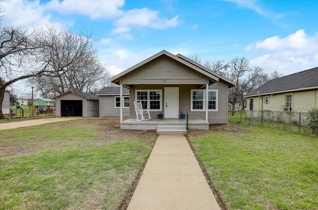 Photo - 720 E Guadalupe St
