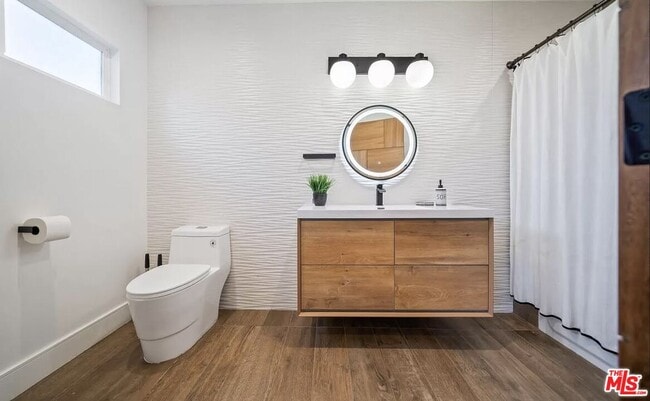 Photo - 22616 Oxnard St