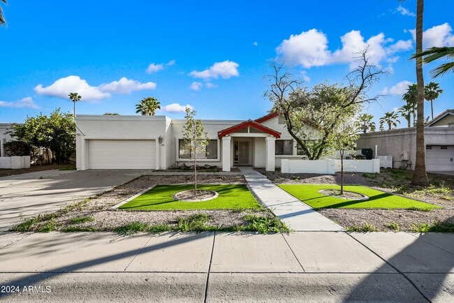 Photo - 1831 E La Jolla Dr House
