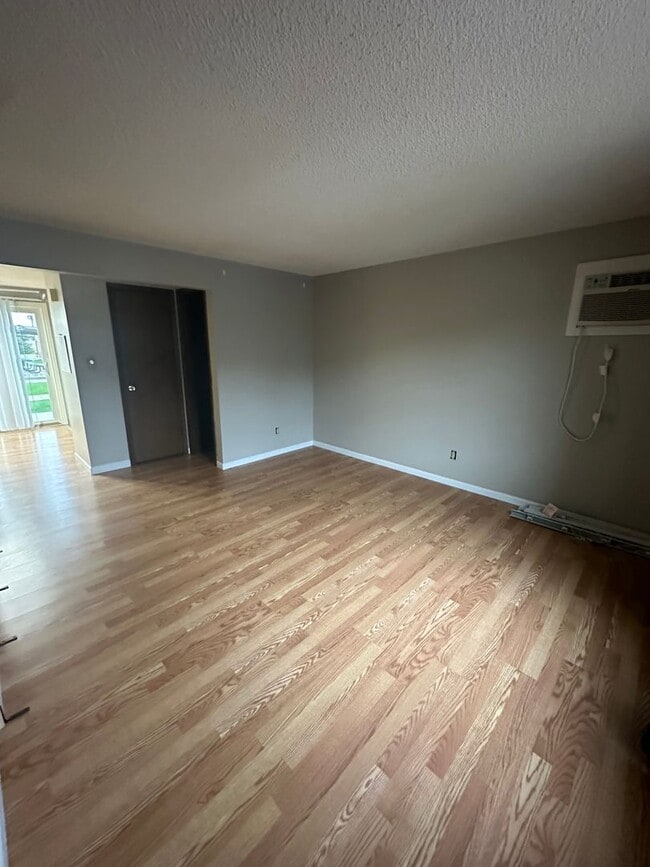 Photo - 506 W 42nd St