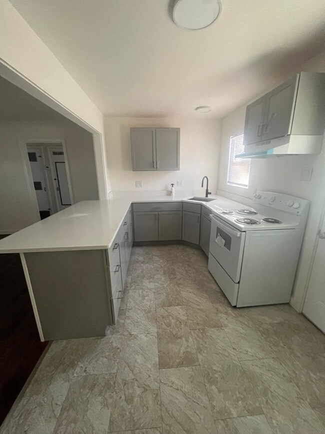 Photo - 210 Clyde St