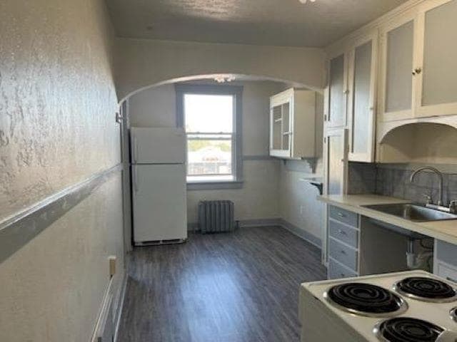 Kitchen - 315 W Halliday St Unit 2