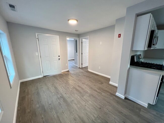 Photo - 415 Hollister Ave