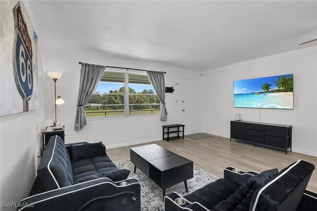 Photo - 3225 E Riverside Dr