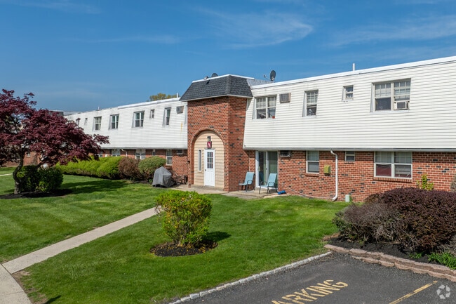 Salem Crossing Apartments