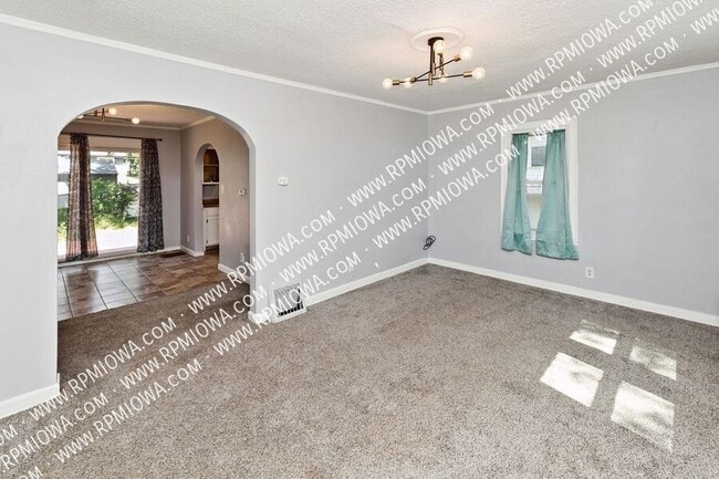 Photo - 713 Maxwelton Dr