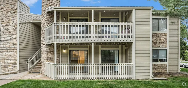 Building Photo - 2 bedroom/2 bathroom main level condo! Unit 5-108