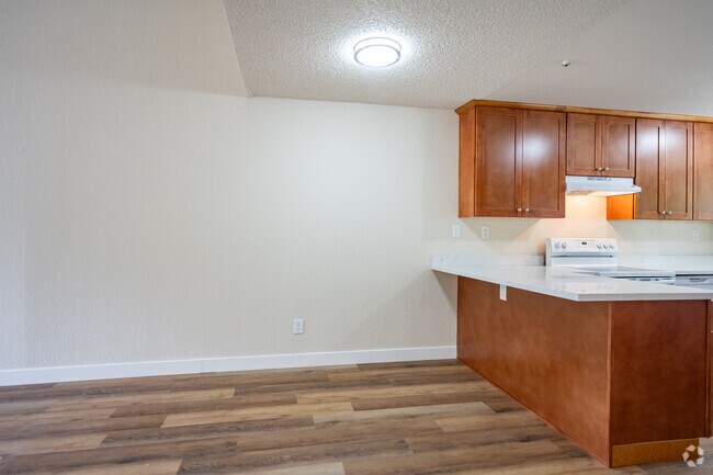 2 habitaciones, 2 baños - 1014 pies cuadrados - Comedor - Creekside Village Apartments