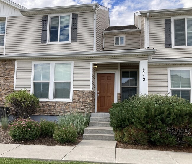Photo - 6913 White Sand Pt Townhome