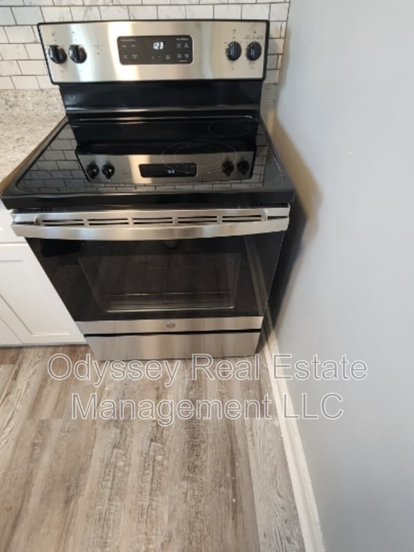 Photo - 210 W Spencer Ave