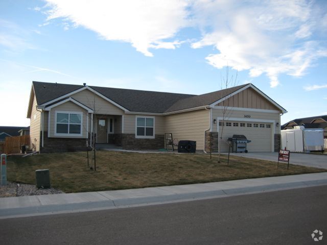 Building Photo - 3 BEDROOM 2 BATHROOM SADDLE RIDGE SINGLE F... Rental