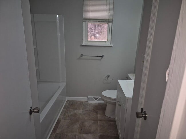 Photo - 255 Victoria St