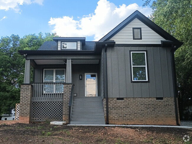 Building Photo - 116 Stagg St Rental